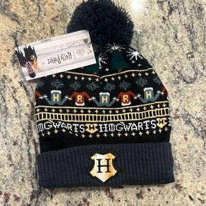 NWT Harry Potter Black and Gold Knit Beanie